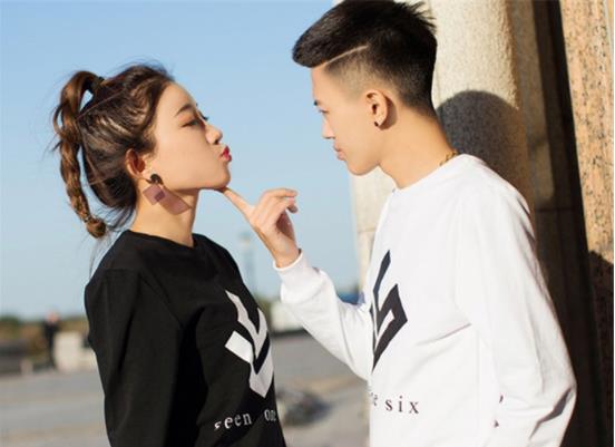 牌牌琦小伊伊多大年龄 牌牌琦小伊伊水下湿身照曝光