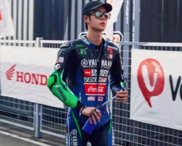 王一博赛车比赛拿第一 王一博赛场表现优异惊呆粉丝 王一博赛车比赛拿第一 王一博赛场表现优异惊呆粉丝