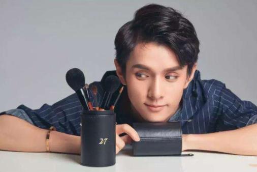 抖音李佳琦个人资料 解密口红王子的走红之路 抖音李佳琦个人资料 解密口红王子的走红之路