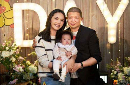 姚晨疑似怀三胎 深夜聚会老公关怀备至