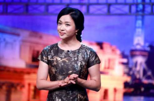 金星52岁生日与老公大秀恩爱 深V后背连衣裙妖娆性感