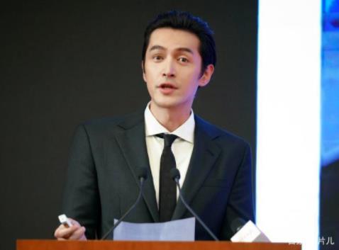 胡歌真的困了是什么情况 努力装不困的样子太可爱了 胡歌真的困了是什么情况 努力装不困的样子太可爱了