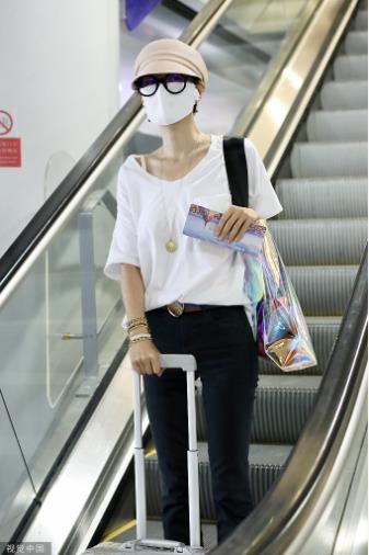 马伊琍离婚后首现身 身材暴瘦锁骨太突出 马伊琍离婚后首现身 身材暴瘦锁骨太突出