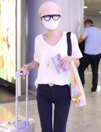 马伊琍离婚后首现身 身材暴瘦锁骨太突出 马伊琍离婚后首现身 身材暴瘦锁骨太突出