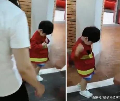 小海绵扮消防员帅气可爱真的是有其父必有其子