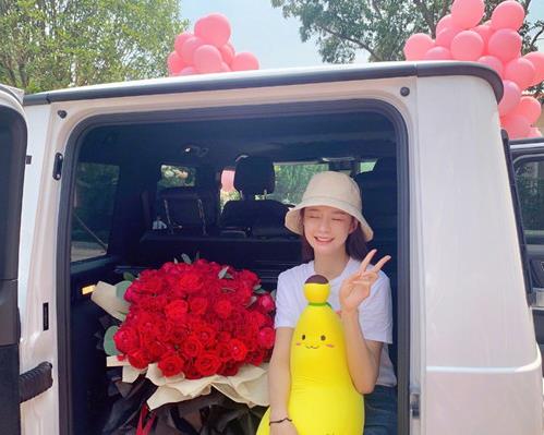 杜海涛求婚成功 沈梦辰晒无名指钻戒 杜海涛求婚成功 沈梦辰晒无名指钻戒