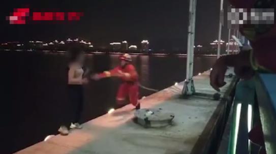 女孩连续两天跳江怎么回事 女孩跳江始末详情曝光 女孩连续两天跳江怎么回事 女孩跳江始末详情曝光