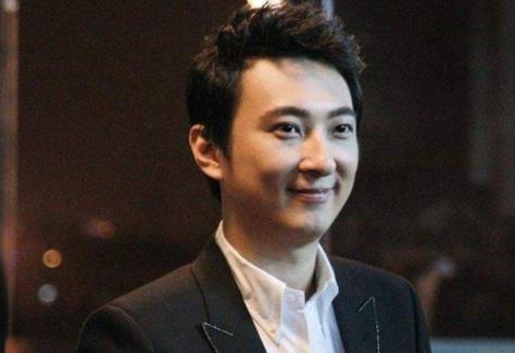 王思聪遭大妈合影 王思聪从霸道总裁变身为乖乖男