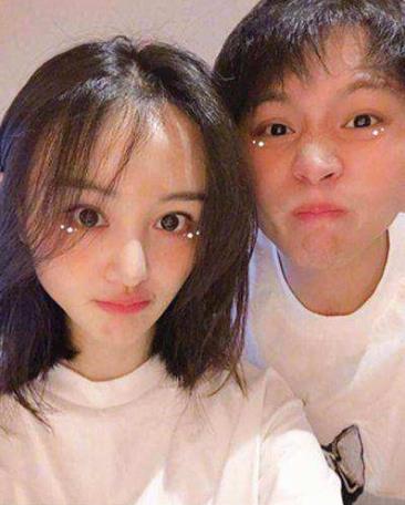 郑爽爸爸直言郑爽对待感情太专一 曝郑爽张翰分手原因