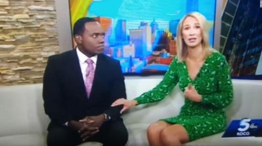 主播称同事像猩猩详情曝光 被网友骂后哭着道歉 主播称同事像猩猩详情曝光 被网友骂后哭着道歉