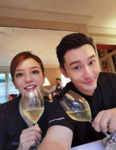 赵薇鼓励黄晓明同框合照 赵薇如何鼓励黄晓明的