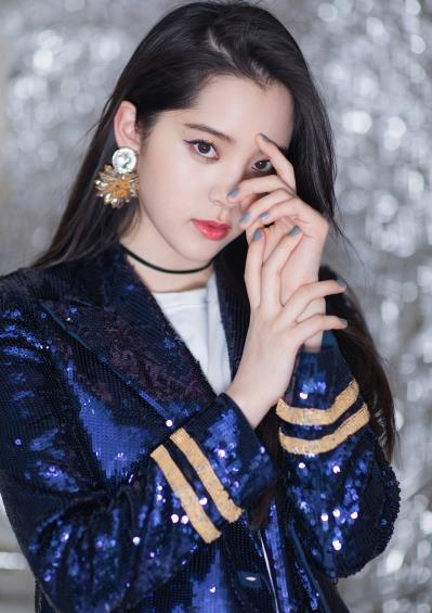 蔡徐坤欧阳娜娜现身张杰演唱会 穿情侣装疑似恋爱 蔡徐坤欧阳娜娜现身张杰演唱会 穿情侣装疑似恋爱