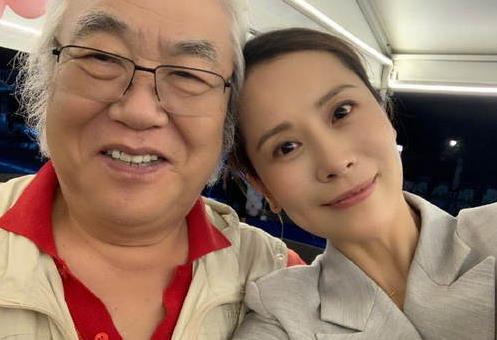 海清黄磊为恩师庆生 海清和黄磊原来是这样的关系 海清黄磊为恩师庆生 海清和黄磊原来是这样的关系