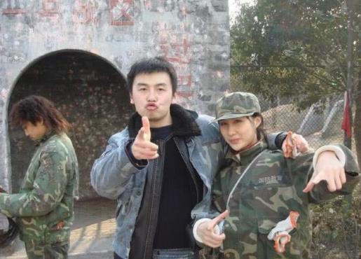 雷佳音妻子为其庆生 曼妙身姿吸人眼球 雷佳音妻子为其庆生 曼妙身姿吸人眼球