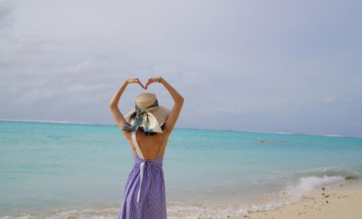 雷佳音妻子为其庆生 曼妙身姿吸人眼球 雷佳音妻子为其庆生 曼妙身姿吸人眼球