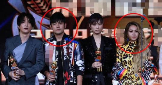 周杰伦蔡依林同框怎么回事 两人同框周杰伦表情亮了