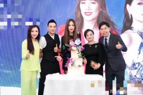 任达华遇刺后和妻子公开亮相 任达华一个动作引网友点赞