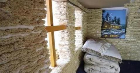 准爸爸用2000多袋泡面盖房送孩子 房子全面图曝光引争议 准爸爸用2000多袋泡面盖房送孩子 房子全面图曝光引争议