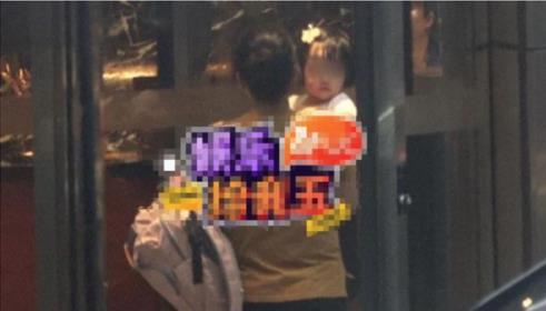 谢娜双胞胎女儿正面照首曝光 谢娜双胞胎现在多大了 谢娜双胞胎女儿正面照首曝光 谢娜双胞胎现在多大了
