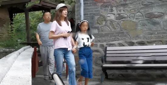 赵薇方否认怀二胎什么情况 赵薇怀二胎了吗 赵薇方否认怀二胎什么情况 赵薇怀二胎了吗