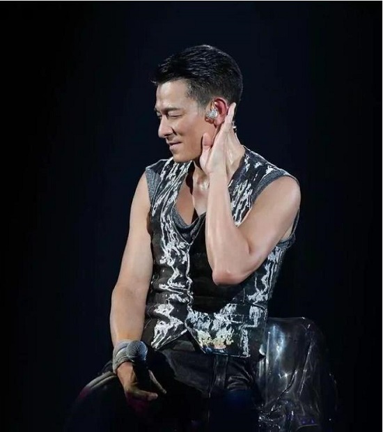 刘德华被粉丝求婚什么情况 现场画面细节曝光