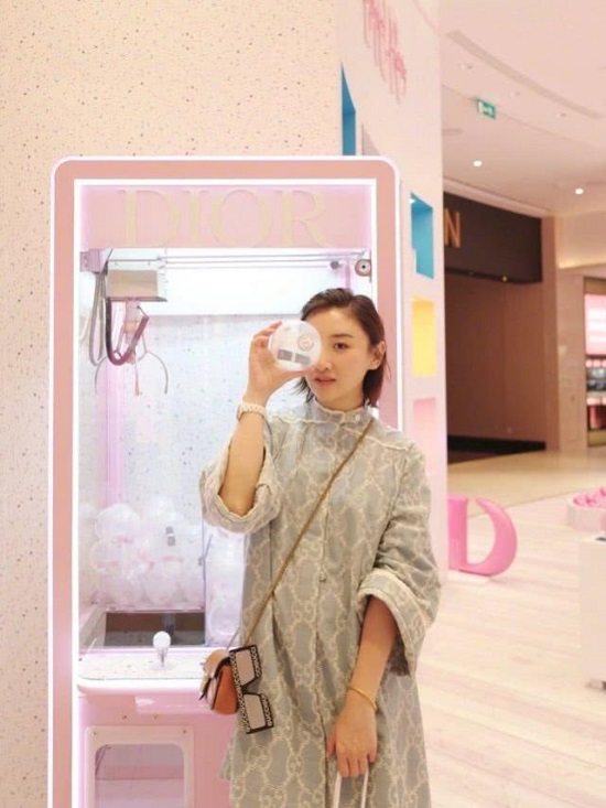 何雯娜宣布订婚疑似怀孕 好友留言道出真相