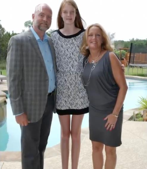 女生腿长135厘米打破世界纪录 惊人腿长背后原因揭晓 女生腿长135厘米打破世界纪录 惊人腿长背后原因揭晓