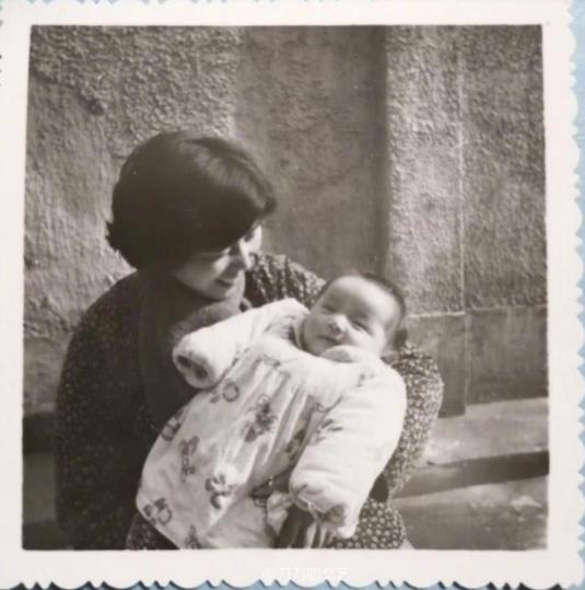 胡歌生日最后一分钟发文悼念母亲 放心我一切都好