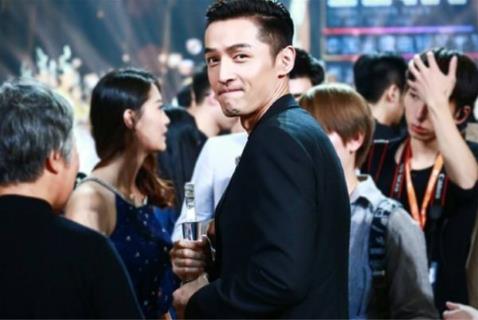 胡歌生日最后一分钟发文悼念母亲 放心我一切都好