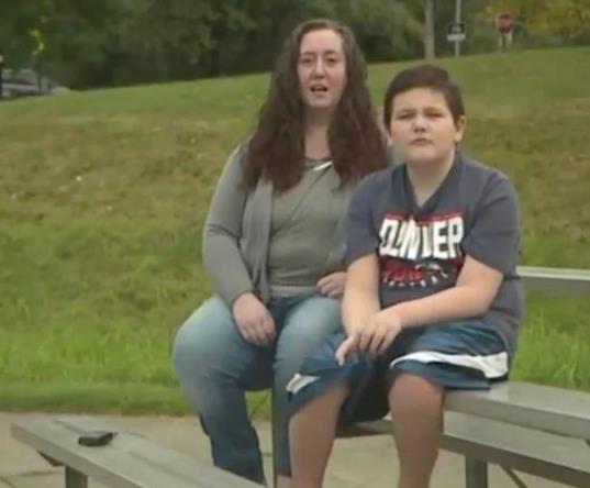 课桌被安排在厕所怎么回事 奇葩做法背后真实原因曝光 课桌被安排在厕所怎么回事 奇葩做法背后真实原因曝光