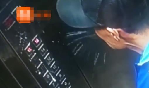 配送员电梯内4次狂吐口水 事件全过程画面曝光令人愤怒 配送员电梯内4次狂吐口水 事件全过程画面曝光令人愤怒