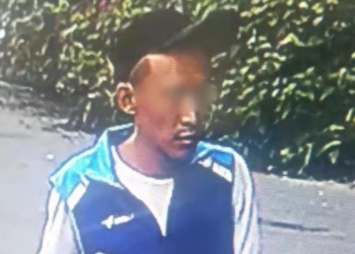 配送员电梯内4次狂吐口水 事件全过程画面曝光令人愤怒 配送员电梯内4次狂吐口水 事件全过程画面曝光令人愤怒