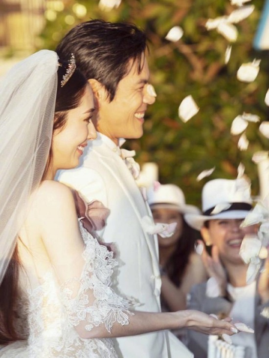 向佐郭碧婷婚后首现身 疑在录制婚恋节目现场照曝光