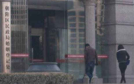 胡歌现身民政局什么情况 胡歌和谁结婚是杨幂还是薛佳凝