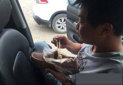 搞笑GIF：装逼有风险！