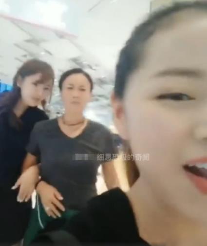 那英遭网红偷拍发怒 猛踹偷拍者详细画面曝光