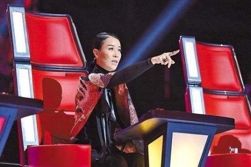 那英遭网红偷拍发怒 猛踹偷拍者详细画面曝光