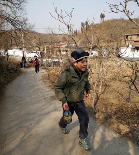 刘烨为儿子庆生怎么回事 时光九宫格纪录诺一成长