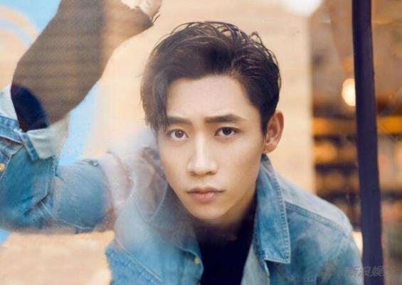 魏晨女友潜水被求婚 相爱多年修成正果 