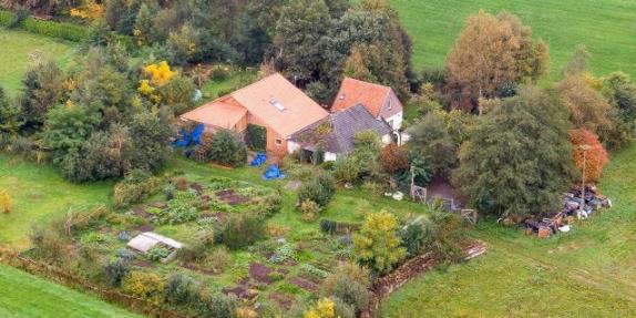 躲末日住地窖9年 堪称现实版的世外桃源