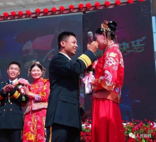 婚礼看出阅兵感觉 12名火箭军集体婚礼现场画面曝光
