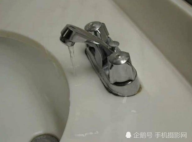 卫生间反人类设计如厕似直播 细数那些反人类设计卫生间 卫生间反人类设计如厕似直播 细数那些反人类设计卫生间