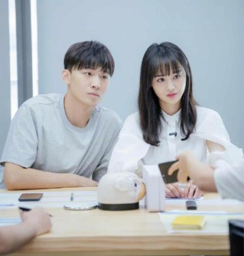 郑爽爸爸发文回应郑爽大哭 因生日会压力与张恒再起冲突 郑爽爸爸发文回应郑爽大哭 因生日会压力与张恒再起冲突