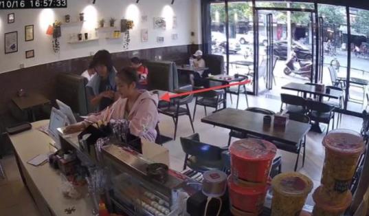 女子疑因插队被打怎么回事 事件详情画面及过程曝光