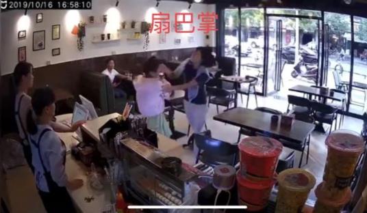 女子疑因插队被打怎么回事 事件详情画面及过程曝光