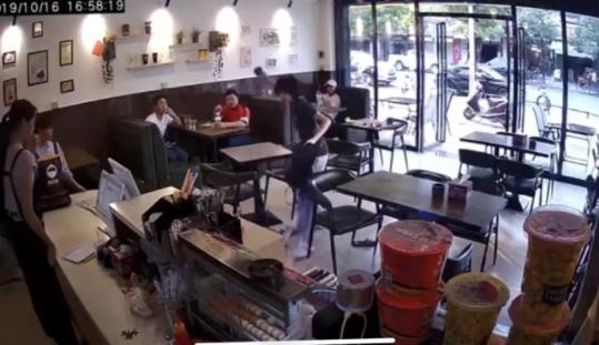 女子疑因插队被打怎么回事 事件详情画面及过程曝光