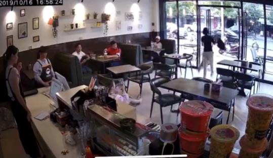 女子疑因插队被打怎么回事 事件详情画面及过程曝光