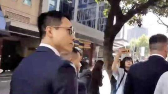 高云翔案庭审启动 高云翔暴瘦现身全程无表情