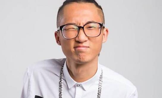 池子否认恋情什么情况 与豆得儿上演摸头杀同回酒店