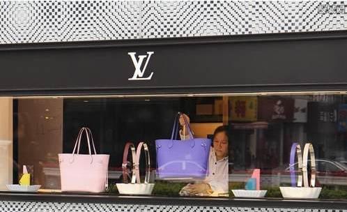 LV或将收购蒂芙尼什么情况 LV或将收购蒂芙尼背后真相是什么 LV或将收购蒂芙尼什么情况 LV或将收购蒂芙尼背后真相是什么